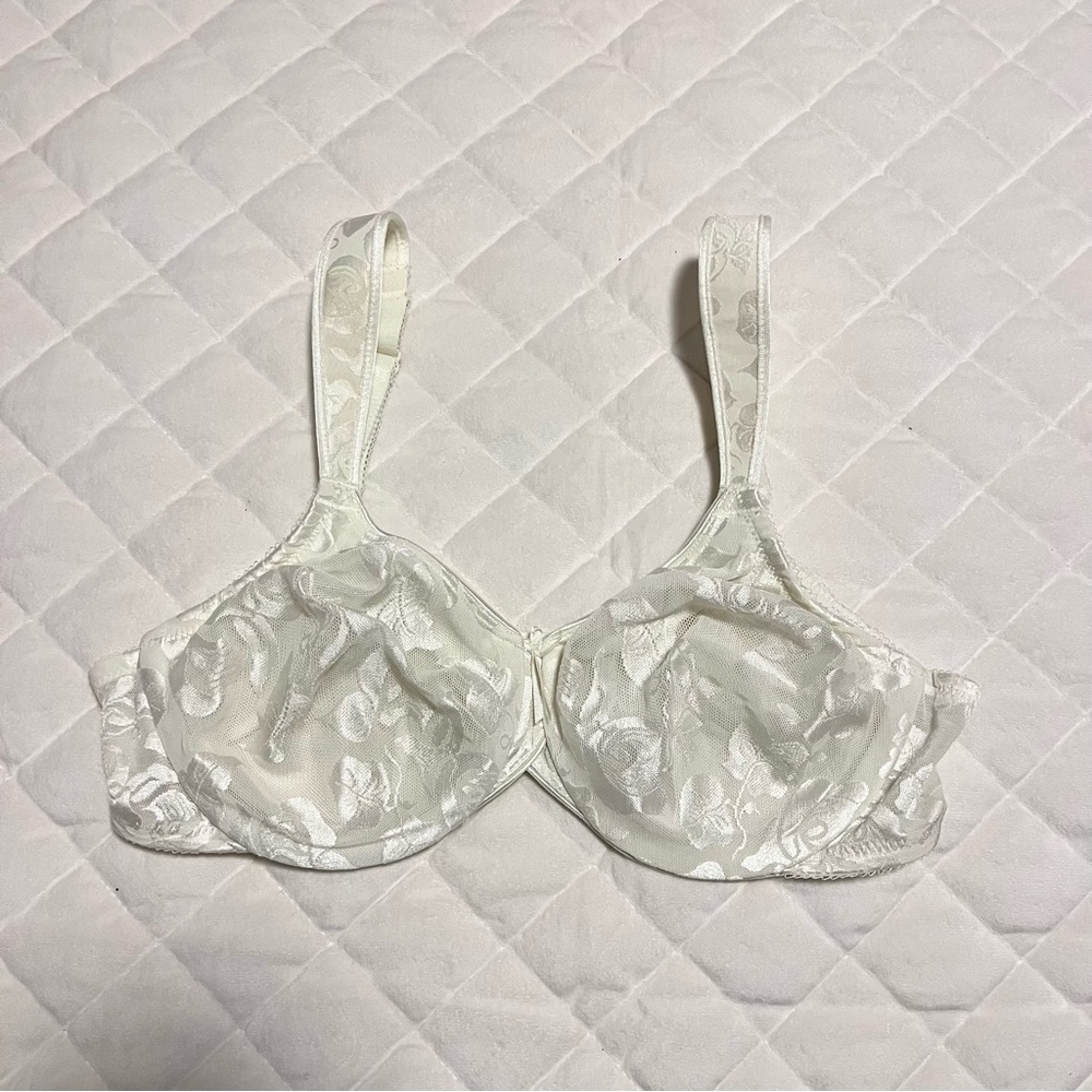 Wacoal Awareness Full Figure Seamless Underwire
Bra Ivory Size 36C